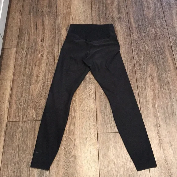 Nike Black High-Waist Leggings - Picture 3 of 8